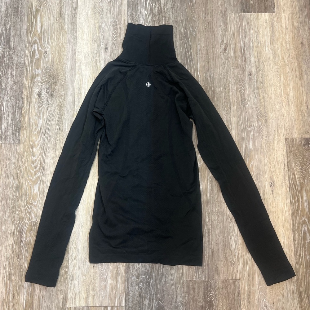 NWOT lululemon athletica Black Long Sleeve Turtleneck Pullover